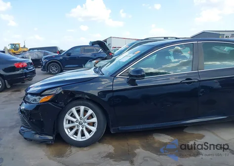 2019 Toyota Camry Le z USA, uszkodzony, nr VIN 4T1B11HK9KU723838